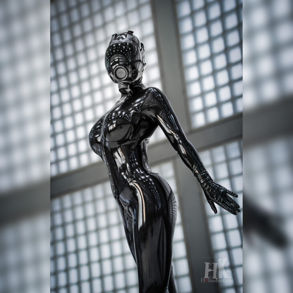 Latex-Porträt im industriellen Setting
